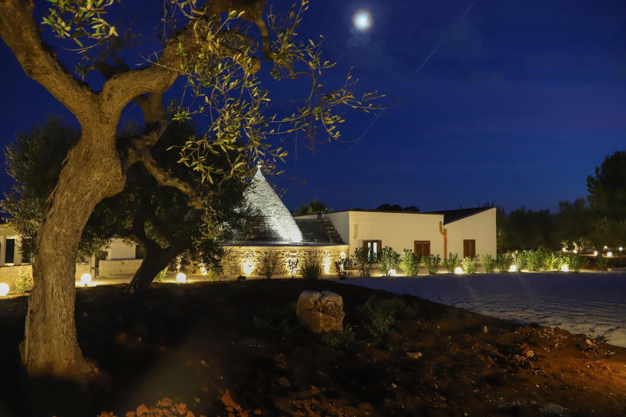 Villa Td Trulli Saveni Trulli With Pool Near The Centre Castellana Grotte Exterior foto